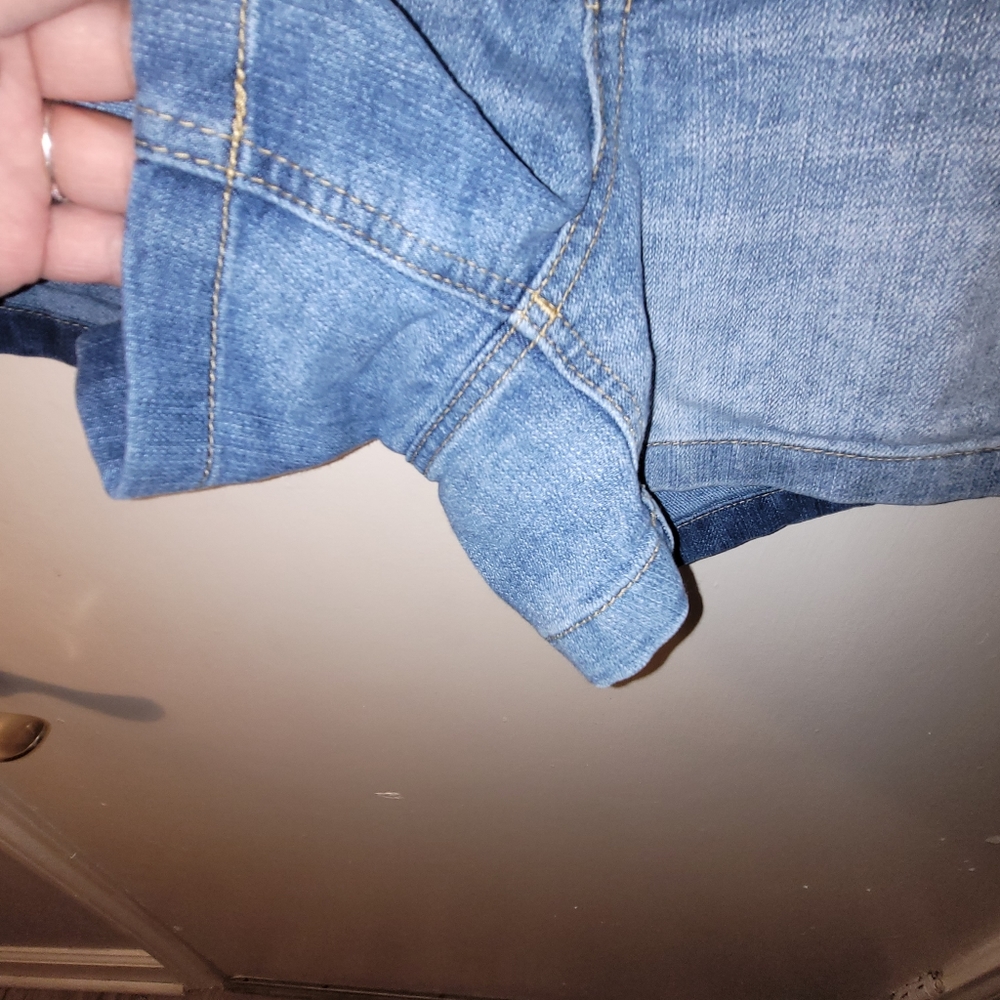 Shorts - Picture 2 of 4